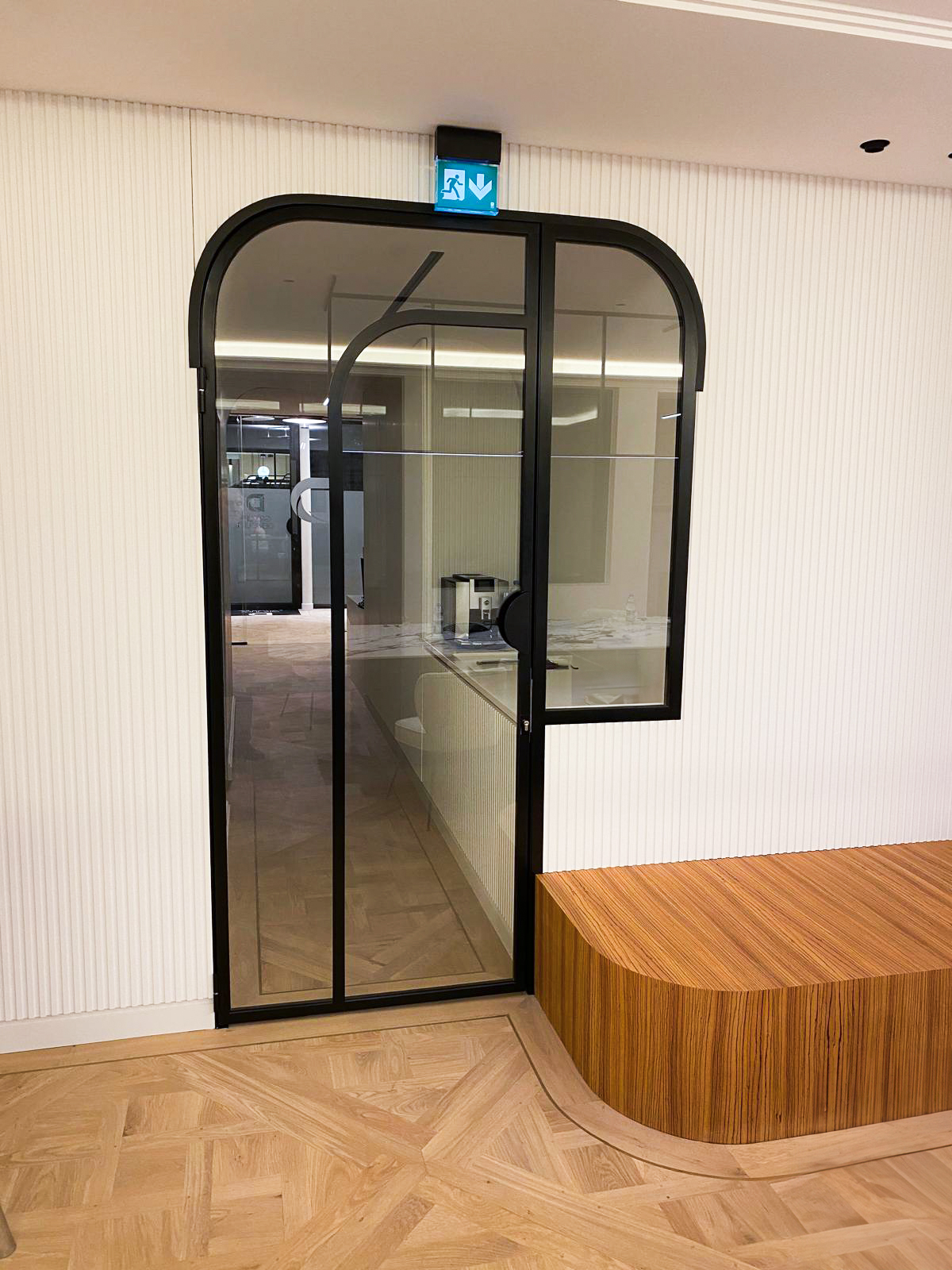 Porte acier en forme ronde