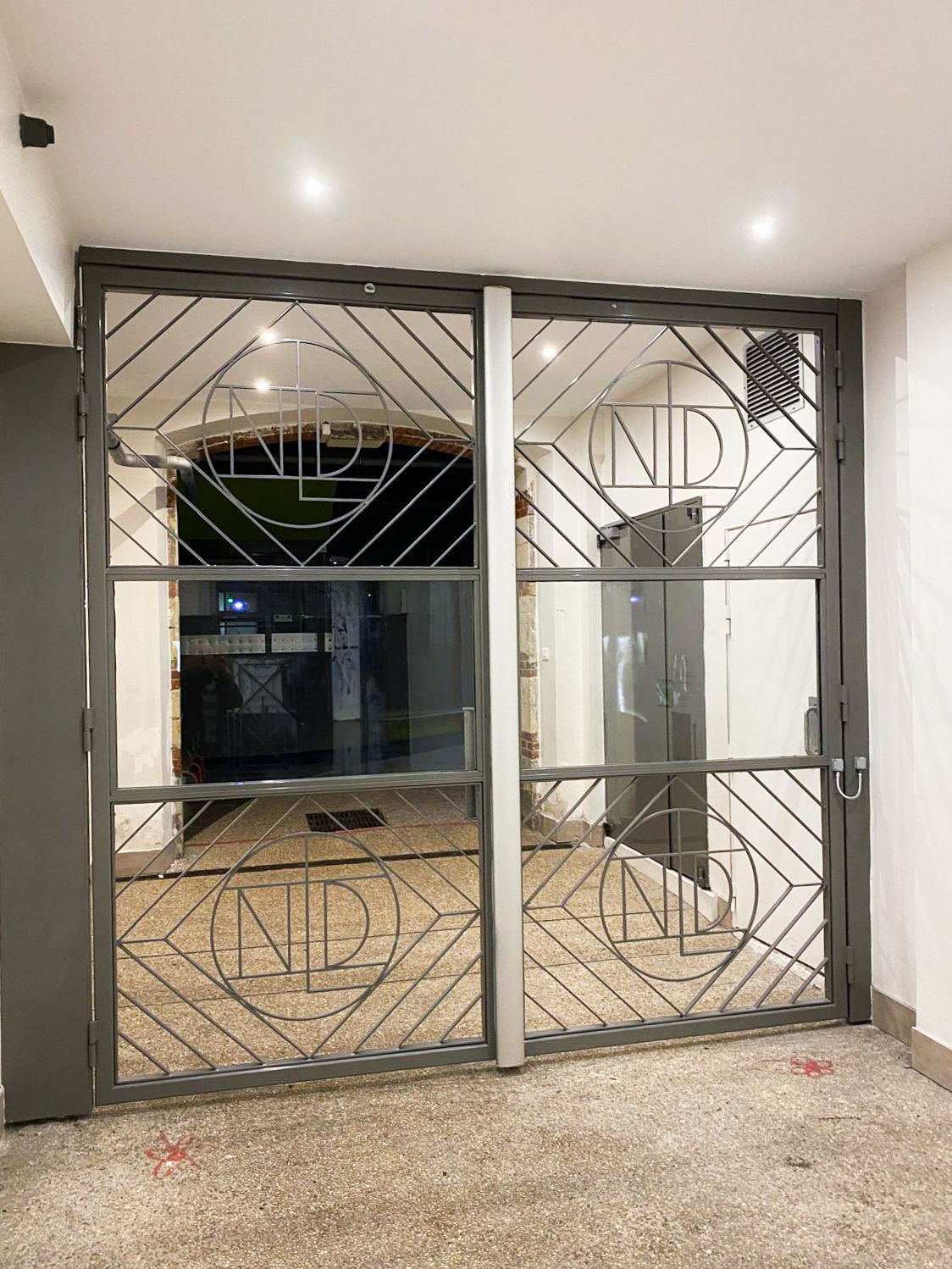 Porte d'entrée faite au laser